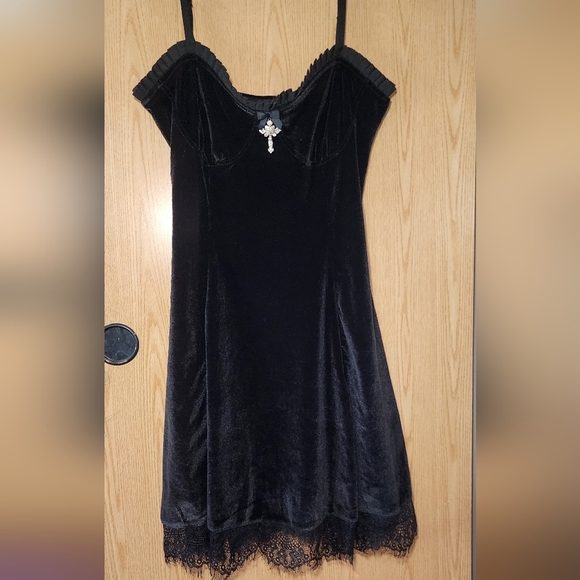 Black Velvet Chemise with Lace Trim - Picture 4 of 8